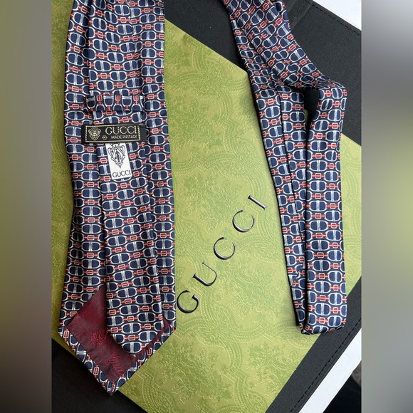 Authentic Gucci tie - Picture 1 of 4